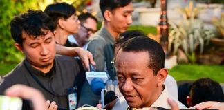 Temui Presiden Bahlil Laporkan Perkembangan Program Listrik Desa FOTO: Menteri Koordinator Bidang Hilirisasi dan Transisi Energi Bahlil Lahadalia, Kamis (29/10/2026). (Sumber: BPMI Setpres)