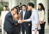Terima Father of Asian EV Asal Magelang, Wapres Dorong Inovasi Kendaraan Listrik Karya Anak Bangsa FOTO: Wakil Presiden (Wapres) Gibran Rakabuming menerima Prof. Ching-Chuen Chan, akademisi kelahiran Magelang yang menjabat sebagai Distinguished Chair Professor of Electric Vehicles and Smart Energy di Hong Kong Polytechnic University, di Istana Wakil Presiden, Jakarta, Rabu (28/10/2026). (Sumber: BPMI Setwapres)