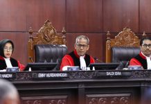 Sidang Sengketa di MK, KPU Mengaku PKPU Memudahkan Pencalonan Gibran Cawapres FOTO: Sidang PHPU itu di pimpin Prof. Dr. Saldi Isra, Wakil Ketua/Hakim Ketua Panel, Anggota Panel Hakim Didampingi oleh Hakim Konstitusi Adies Kadir dan Hakim Konstitusi Liliek Prisbawono Adi. (Ist)