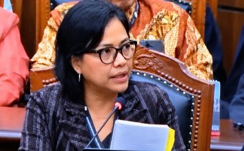 Sidang PHPU di MK, Bivitri Susanti: Kita Sedang Menghadapi Sebuah Praktik Ketatanegaraan FOTO: Bivitri Susanti saat memberikan keterangan sebagai ahli di Mahkamah Konstitusi (MK) sidang perkara Perselisihan Hasil Pemilihan Umum (PHPU) 2024. Rabu (30/10/2026)