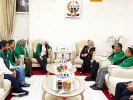 Audiensi dengan Wagub Sulsel, KAHMI Perkenalkan Rencana Pembangunan Graha Hijau Hitam FOTO: Majelis Wilayah Korps Alumni Himpunan Mahasiswa Islam (MW KAHMI) Sulawesi Selatan menemui Wakil Gubernur Sulsel Hj. Fatmawati Rusdi dalam audiensi di Rumah Jabatan Wakil Gubernur, Jalan Yusuf Dg. Ngawing, Makassar, Kamis (1/10/2026).