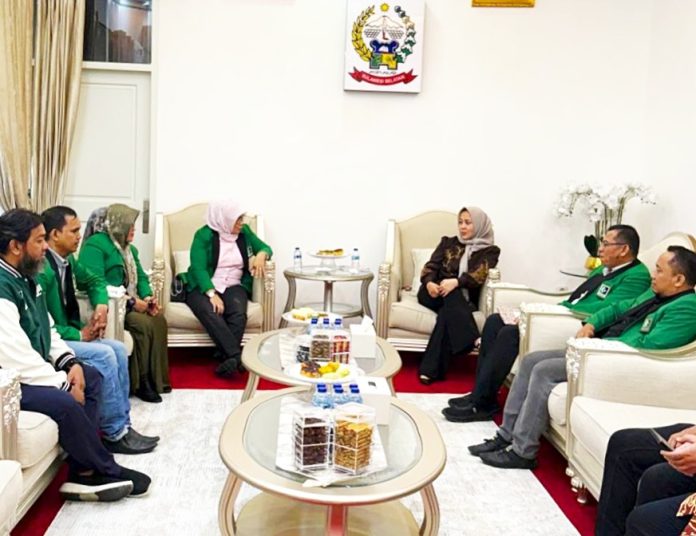 FOTO: Majelis Wilayah Korps Alumni Himpunan Mahasiswa Islam (MW KAHMI) Sulawesi Selatan menemui Wakil Gubernur Sulsel Hj. Fatmawati Rusdi dalam audiensi di Rumah Jabatan Wakil Gubernur, Jalan Yusuf Dg. Ngawing, Makassar, Kamis (1/10/2026).