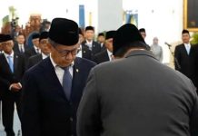 Rocky Gerung Resmi Dilantik Jadi Wantimpres FOTO: Akademisi dan pengamat politik Rocky Gerung resmi dilantik oleh Presiden Prabowo Subianto sebagai anggota Dewan Pertimbangan Presiden (Wantimpres) di Istana Kepresidenan, Jakarta, pada Jumat, 2 Oktober 2026. (Tangkap layar)