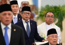 Gaji Per-anggota Wantimpres Rp76,5 Juta Sebulan dapat Fasilitas dari Negara Disetarakan dengan Menteri FOTO: Akademisi dan pengamat politik Rocky Gerung resmi dilantik oleh Presiden Prabowo Subianto sebagai anggota Dewan Pertimbangan Presiden (Wantimpres) di Istana Kepresidenan, Jakarta, pada Jumat, 2 Oktober 2026. (Dok Seskab)