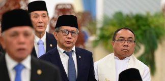 Gaji Per-anggota Wantimpres Rp76,5 Juta Sebulan dapat Fasilitas dari Negara Disetarakan dengan Menteri FOTO: Akademisi dan pengamat politik Rocky Gerung resmi dilantik oleh Presiden Prabowo Subianto sebagai anggota Dewan Pertimbangan Presiden (Wantimpres) di Istana Kepresidenan, Jakarta, pada Jumat, 2 Oktober 2026. (Dok Seskab)