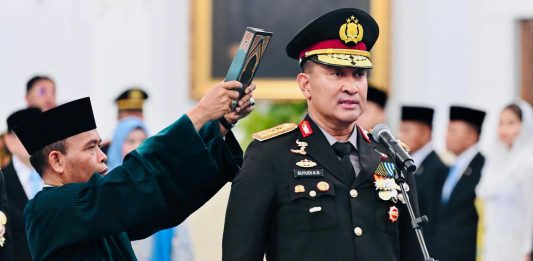 LHKPN Kapolri Suyudi di KPK Tercatat Rp 5,4 Miliar FOTO: Kepala Kepolisian Negara Republik Indonesia Jenderal Polisi Suyudi Ario Seto saat dilantik Presiden Prabowo Subianto di Istana Negara, Jakarta Pusat, Kamis (1/10). (Dok. Seskab)