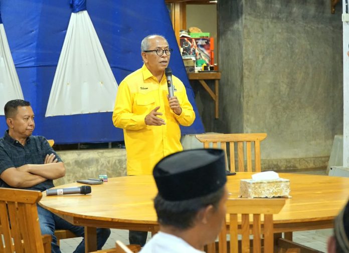 FOTO: Ketua DPD I Partai Golkar Sulsel, Ilham Arief Sirajuddin (IAS) menggelar dialog bersama sejumlah tokoh masyarakat Kecamatan Bontosikuyu, Kabupaten Kepulauan Selayar, Jumat, 2 Oktober 2026.