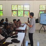 TEP Unhas di Fakfak Gelar Pelatihan Bisnis, Peserta Jalan Kaki 8 Kilometer Setiap Hari FOTO: Pelatihan Peningkatan Kompetensi Bisnis Terintegrasi yang digelar Tim Ekspedisi Patriot Kelompok 11 Universitas Hasanuddin di Kawasan Transmigrasi Weri-Saharey, Kabupaten Fakfak, Papua Barat.