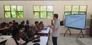 TEP Unhas di Fakfak Gelar Pelatihan Bisnis, Peserta Jalan Kaki 8 Kilometer Setiap Hari FOTO: Pelatihan Peningkatan Kompetensi Bisnis Terintegrasi yang digelar Tim Ekspedisi Patriot Kelompok 11 Universitas Hasanuddin di Kawasan Transmigrasi Weri-Saharey, Kabupaten Fakfak, Papua Barat.