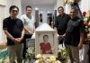 Perjalanan Panjang Sahabat Ferdy Sambo, Makamkan Ridha Sampetondok di Luwu FOTO: Sahabat di SMAN 1 (SMANSA) Makassar, Ferdy Sambo, Muharram Majid (Mus) nomor dua dari kiri saat di rumah duka.