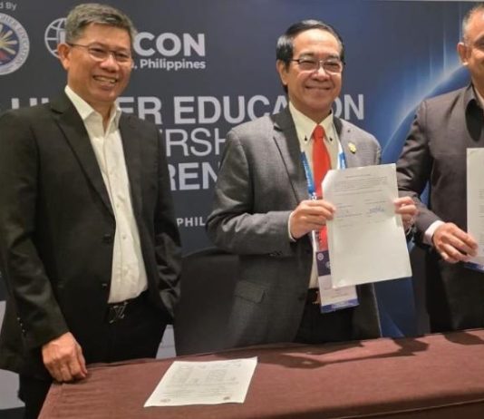 Di HEPCON 2026, Prof. JJ Tandatangani MoU Mewakili Unhas dan Unsrat dengan Kampus Filipina FOTO: Dr Sawedi, Rektor Universitas Hasanuddin (Unhas), Prof. Dr. Ir. Jamaluddin Jompa, M.Sc., menandatangani nota kesepahaman (MoU) dengan Nueva Vizcaya State University (NVSU), Filipina.Penandatanganan berlangsung di sela pelaksanaan Higher Education Partnerships Conference (HEPCON) 2026 di Cebu, Filipina.