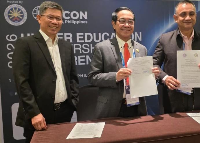 FOTO: Dr Sawedi, Rektor Universitas Hasanuddin (Unhas), Prof. Dr. Ir. Jamaluddin Jompa, M.Sc., menandatangani nota kesepahaman (MoU) dengan Nueva Vizcaya State University (NVSU), Filipina.Penandatanganan berlangsung di sela pelaksanaan Higher Education Partnerships Conference (HEPCON) 2026 di Cebu, Filipina. FOTO: Dr Sawedi, Rektor Universitas Hasanuddin (Unhas), Prof. Dr. Ir. Jamaluddin Jompa, M.Sc., menandatangani nota kesepahaman (MoU) dengan Nueva Vizcaya State University (NVSU), Filipina.Penandatanganan berlangsung di sela pelaksanaan Higher Education Partnerships Conference (HEPCON) 2026 di Cebu, Filipina.