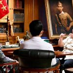 Presiden Panggil Kepala dan Wakil Kepala Bakom ke Hambalang FOTO: Presiden Prabowo Subianto memanggil Kepala Badan Komunikasi Pemerintah (Bakom) Syahganda Nainggolan dan Wakil Kepala Bakom Fadli Tri Hartono ke kediaman Hambalang, Bogor, Jawa Barat, Minggu sore, 4 Oktober 2026. (Dok. Seskab)
