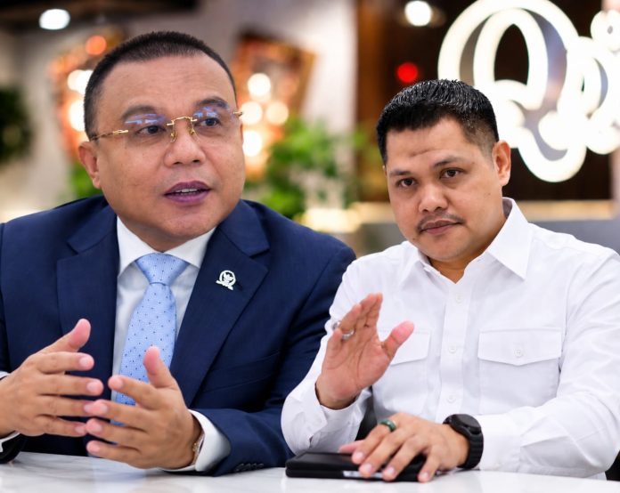 Ket Foto: Gabungan Foto Wakil Ketua DPR RI, Sufmi Dasco dan Ketua Umum Logis 08 Anshar Ilo (Foto/edt)* Ket Foto: Gabungan Foto Wakil Ketua DPR RI, Sufmi Dasco dan Ketua Umum Logis 08 Anshar Ilo (Foto/edt)*