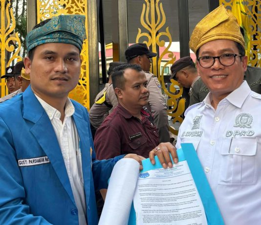 Kabut Asap Kembali Ganggu Warga Pekanbaru, PC PMII Desak Penanganan Terpadu dan Berkelanjutan FOTO: Sekretaris PC PMII Kota Pekanbaru, Gusti Pardamean Nasution, Sebelah kiri. (Ist)