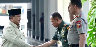Presiden Beri Taklimat Kepada 800 Perwira Tinggi TNI-Polri FOTO: Presiden Prabowo Subianto, Panglima TNI dan Kapolri. (Dok Seskab)