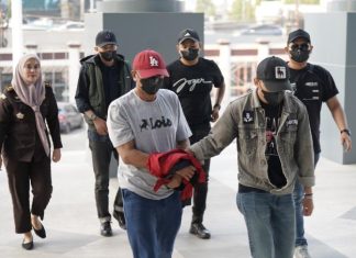 8 Tahun Jadi Buronan, Eks PNS Setda Gowa Diringkus Tim Tabur Kejati Sulsel di Selayar FOTO: AM (47) eks pegawai negeri sipil Sekretariat Daerah (Setda) Kabupaten Gowa akhirnya mengakhiri pelarianya selama 8 tahun lamanya. (Humas Kejati Sulsel)