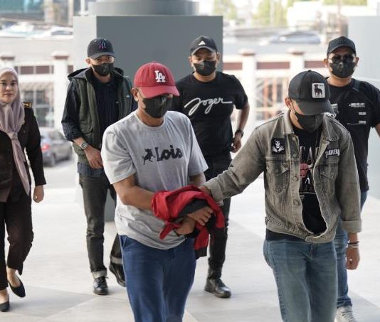 8 Tahun Jadi Buronan, Eks PNS Setda Gowa Diringkus Tim Tabur Kejati Sulsel di Selayar FOTO: AM (47) eks pegawai negeri sipil Sekretariat Daerah (Setda) Kabupaten Gowa akhirnya mengakhiri pelarianya selama 8 tahun lamanya. (Humas Kejati Sulsel)