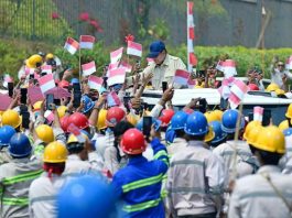 Presiden: Pengembangan Kawasan IWIP, Serap 100 ribu Lebih Tenaga Kerja FOTO: Presiden Prabowo Subianto saat menyapa tenaga kerja di kawasan pengembangan Indonesia Weda Bay Industrial Park (IWIP), Halmahera Tengah, Maluku Utara, Kamis, 8 Oktober 2026. (Dok. Seskab)
