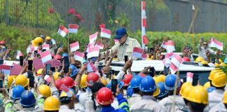 Presiden: Pengembangan Kawasan IWIP, Serap 100 ribu Lebih Tenaga Kerja FOTO: Presiden Prabowo Subianto saat menyapa tenaga kerja di kawasan pengembangan Indonesia Weda Bay Industrial Park (IWIP), Halmahera Tengah, Maluku Utara, Kamis, 8 Oktober 2026. (Dok. Seskab)