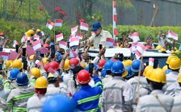 Presiden: Pengembangan Kawasan IWIP, Serap 100 ribu Lebih Tenaga Kerja FOTO: Presiden Prabowo Subianto saat menyapa tenaga kerja di kawasan pengembangan Indonesia Weda Bay Industrial Park (IWIP), Halmahera Tengah, Maluku Utara, Kamis, 8 Oktober 2026. (Dok. Seskab)