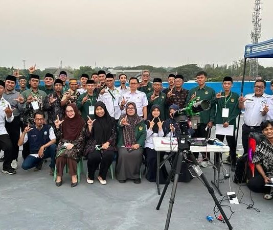 Dari Teori hingga Praktik Teleskop, LDII Sulsel Perdalam Ilmu Rukyatul Hilal di BMKG Makassar FOTO: Untuk meningkatkan kompetensi tersebut, Dewan Pimpinan Wilayah Lembaga Dakwah Islam Indonesia (DPW LDII) Sulawesi Selatan menggelar pelatihan rukyatul hilal di Kantor Balai Besar Meteorologi, Klimatologi, dan Geofisika (BBMKG) Wilayah IV Makassar, Jalan Prof. Abdurahman Basalamah, Kota Makassar, Senin (12/10/2026).