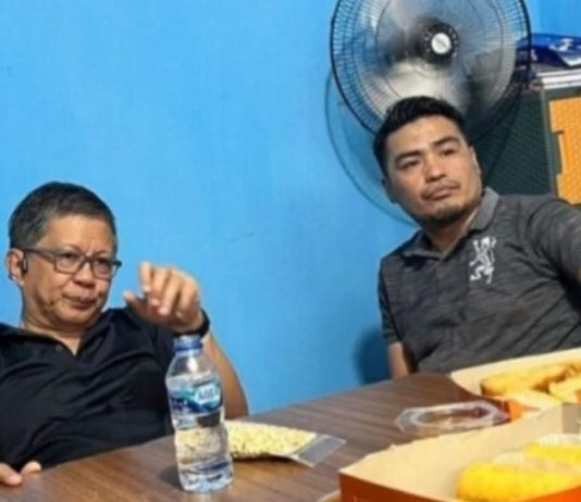 Praktisi Hukum Bela Fanny Frans, Jangan Gunakan Marwah Profesi untuk Memperkeruh Polemik FOTO: Syamsul Bahri Majjaga (Kanan) saat bersama Rocky Gerung di Kantor PBHI Sulawesi Selatan. (ist)