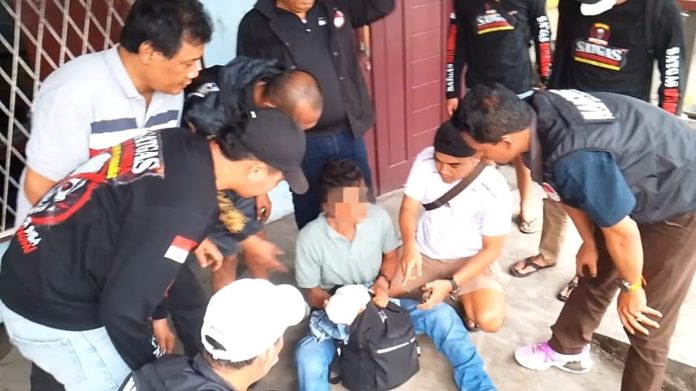 FOTO: Satnarkoba Polresta Deli Serdang amankan seorang pria berinisial S (39) beserta barang bukti sabu seberat bruto 1.000,14 gram.