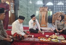 Safari Jumat Polsek Panakkukang: Kapolsek Ajak Warga Cegah Tawuran dan Manfaatkan Layanan 110 FOTO: Perkuat kedekatan dengan masyarakat, Kapolsek Panakkukang KOMPOL Hj. Ema Ratna AR, S.H., menggelar kegiatan Safari Jumat dan Jumat Curhat di Masjid Nurul Jihad, Jl. Bumi Karsa, Kelurahan Masale, Kecamatan Panakkukang, Kota Makassar, Jumat (16/10/2026).