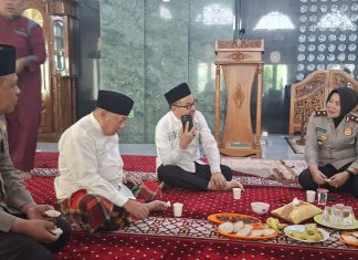 Safari Jumat Polsek Panakkukang: Kapolsek Ajak Warga Cegah Tawuran dan Manfaatkan Layanan 110 FOTO: Perkuat kedekatan dengan masyarakat, Kapolsek Panakkukang KOMPOL Hj. Ema Ratna AR, S.H., menggelar kegiatan Safari Jumat dan Jumat Curhat di Masjid Nurul Jihad, Jl. Bumi Karsa, Kelurahan Masale, Kecamatan Panakkukang, Kota Makassar, Jumat (16/10/2026).