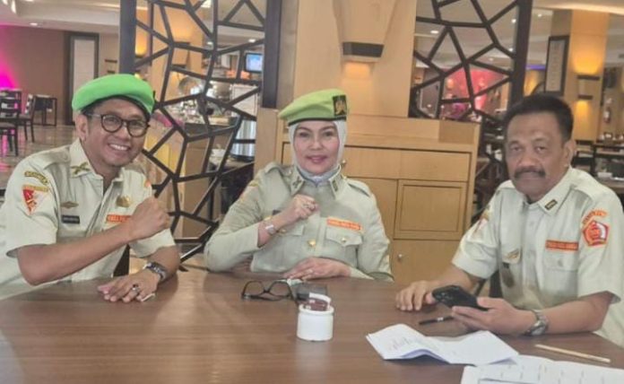 FOTO: Kiri Ishak Amin Rusly, ST, MT. Ketua PPM Sulsel terpilih Ir. Hj. Andi Herfida Attas dan Prof Sukardi Weda.