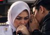 Siapa Pembisik di Telinga Bupati Gowa? FOTO: Ilustrasi membisik