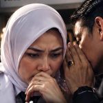 Siapa Pembisik di Telinga Bupati Gowa? FOTO: Ilustrasi membisik