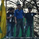 PMII Rayon Ekonomi UMI Turun ke Jalan, Evaluasi Kepemimpinan Prabowo-Gibran FOTO: Kader dan Anggota PMII Rayon Ekonomi Komisariat UMI Makassar di depan Kampus Universitas Muslim Indonesia, Jalan Urip Sumoharjo, Makassar. Jumat (16/10/2026)