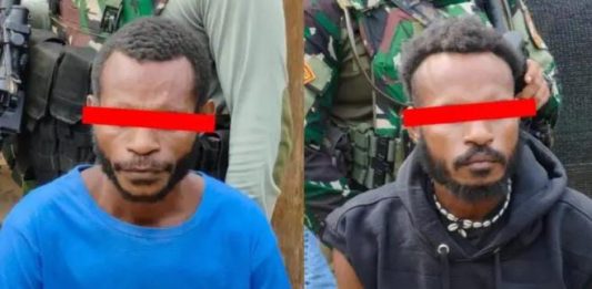 Anggota OPM Kodap IV Sorong Raya Menyerahkan Diri, Sebelumnya di Kabarkan Tewas FOTO: Anton Fatem dan Yesias Fatem, Kelompok bersenjata OPM Kodap IV/Sorong Raya. (ist)