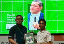 Berangkat dari HMI Komisariat Hukum UMI, Kini Dr.Fahri Bachmid Dikenal Seantero Indonesia FOTO: Pakar Hukum Tata Negara, Dr.Fahri Bachmid S.H.,M.H, dan Syarif selaku Ketua Umum HMI Komisariat Hukum UMI usai kegiatan MAPERCA Angkatan 115 yang digelar di Kopi Aspirasi Jalan AP Pettarani, Kota Makassar. Sabtu (17/10/2026).