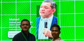 Berangkat dari HMI Komisariat Hukum UMI, Kini Dr.Fahri Bachmid Dikenal Seantero Indonesia FOTO: Pakar Hukum Tata Negara, Dr.Fahri Bachmid S.H.,M.H, dan Syarif selaku Ketua Umum HMI Komisariat Hukum UMI usai kegiatan MAPERCA Angkatan 115 yang digelar di Kopi Aspirasi Jalan AP Pettarani, Kota Makassar. Sabtu (17/10/2026).