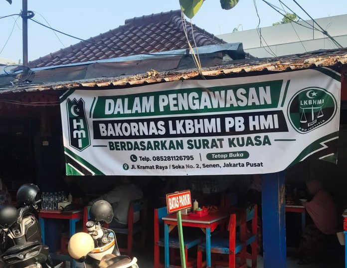 FOTO: Usaha pedagang di Lokasi Sementara (Loksem) JP 33, kawasan Jalan Kramat Raya/Soka No. 2, Senen, Jakarta Pusat. (Dok. BAKORNAS LKBHMI PB HMI)