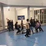 Usai Unjuk Rasa, Mahasiswa Unhas Adu Jotos dengan Pihak Keamanan Kampus FOTO: Hasil tangkapan layar video, Adu jotos mahasiswa pendemo dengan pihak keamanan.