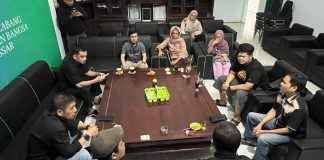 Seleksi Anggota Komisi Nasional Disabilitas, Deng Ichal Bertemu Para Tokoh Pemerhati di Sulsel FOTO: Samsul Rizal atau Deng Ichal saat bertemu dengan para pemerhati pendidikan dan disabilitas di di Sekretariat Partai Kebangkitan Bangsa (PKB) Kota Makassar. Kamis malam (23/10/2026)
