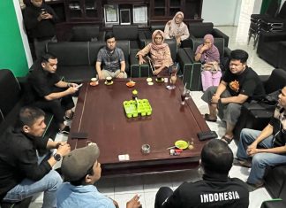 Seleksi Anggota Komisi Nasional Disabilitas, Deng Ichal Bertemu Para Tokoh Pemerhati di Sulsel FOTO: Samsul Rizal atau Deng Ichal saat bertemu dengan para pemerhati pendidikan dan disabilitas di di Sekretariat Partai Kebangkitan Bangsa (PKB) Kota Makassar. Kamis malam (23/10/2026)
