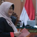dr Tifa: Termul Lain Sudah pada Naik Mobil Alphard dan Mercedes-Benz, Dian Sandi Paling Apes FOTO: Tifauzia Tyassuma atau dokter Tifa di PN Jakarta Timur, (Ist/SNN)