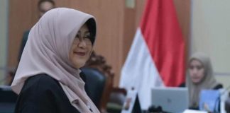 dr Tifa: Termul Lain Sudah pada Naik Mobil Alphard dan Mercedes-Benz, Dian Sandi Paling Apes FOTO: Tifauzia Tyassuma atau dokter Tifa di PN Jakarta Timur, (Ist/SNN)