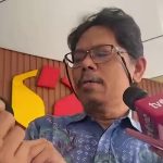 Ke Bawaslu, Bonatua Bawa Bukti Baru: Kalender Pendidikan Resmi UTS Insearch 2003–2007 FOTO: Peneliti Bonatua Silalahi, Saat memberikan keterangan pers di kantor Bawaslu, Jalan MH Thamrin, Jakarta Pusat, Jumat (23/10/2026). (Tangkap gambar)