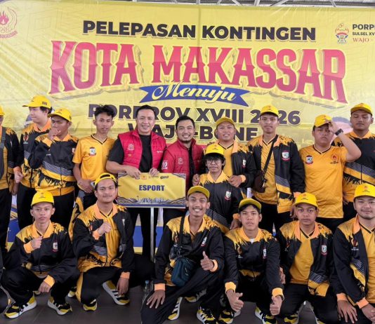 Ketua ESI Makassar Hasrul Kaharuddin Dampingi Atlit untuk Berlaga di Porprov Sulsel ke XVIII FOTO: Ketua ESI Makassar Hasrul Kaharuddin Dampingi Atlit untuk Berlaga di Porprov Sulsel ke XVIII di Lapangan Karebosi, kota Makassar, Selasa, (27/10) yang dihadiri Wali Kota Makassar dan Ketua KONI Ismail.
