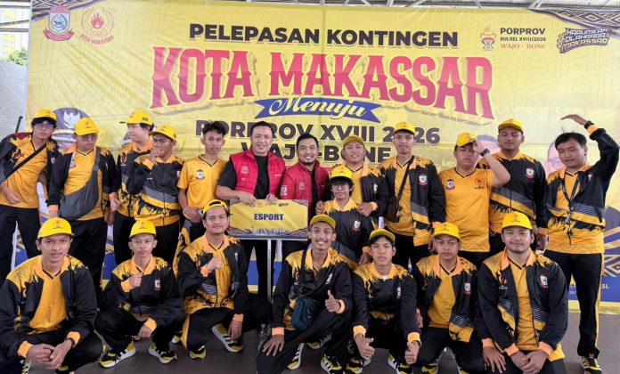 FOTO: Ketua ESI Makassar Hasrul Kaharuddin Dampingi Atlit untuk Berlaga di Porprov Sulsel ke XVIII di Lapangan Karebosi, kota Makassar, Selasa, (27/10) yang dihadiri Wali Kota Makassar dan Ketua KONI Ismail. FOTO: Ketua ESI Makassar Hasrul Kaharuddin Dampingi Atlit untuk Berlaga di Porprov Sulsel ke XVIII di Lapangan Karebosi, kota Makassar, Selasa, (27/10) yang dihadiri Wali Kota Makassar dan Ketua KONI Ismail.