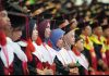 Wisuda Oktober 2026, Unhas Kukuhkan 1.607 Lulusan dari Berbagai Jenjang FOTO: Universitas Hasanuddin menggelar Wisuda Periode Oktober 2026. Sebanyak 1.607 lulusan dari seluruh jenjang pendidikan.