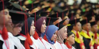 Wisuda Oktober 2026, Unhas Kukuhkan 1.607 Lulusan dari Berbagai Jenjang FOTO: Universitas Hasanuddin menggelar Wisuda Periode Oktober 2026. Sebanyak 1.607 lulusan dari seluruh jenjang pendidikan.