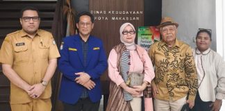 Ruang Digital Dipenuhi Konten Asusila Berbahasa Bugis, Karang Taruna Konsultasi ke Budayawan dan Dinas Kebudayaan Makassar FOTO: Dari kiri, Kepala Bidang Kekayaan Warisan dan Promosi Budaya, Ludfi, SH, Muhammad Zulkifli, ST, MT, Ketua Karang Taruna Makassar, Prof. Dr Andi Ima Kesuma, IC, M.Pd, dan Budayawan lainnya.