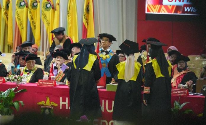 FOTO: Universitas Hasanuddin mengukuhkan 1.607 lulusan dalam Prosesi Wisuda Periode Oktober Tahun Akademik 2026/2027 yang berlangsung pada 26–27 Oktober 2026 di Baruga A.P. Pettarani, Kampus Tamalanrea, Makassar.